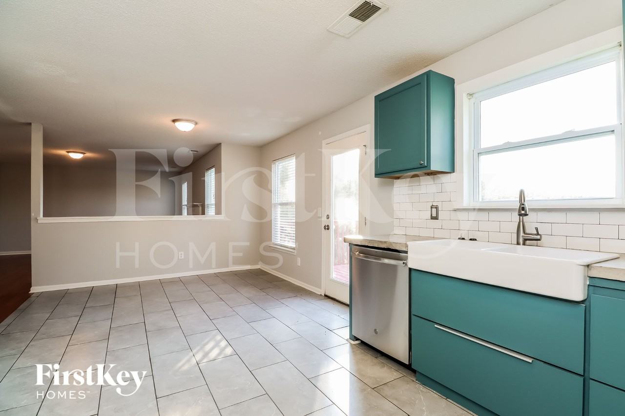 613 Pipkin Dr - Photo 7 of 15