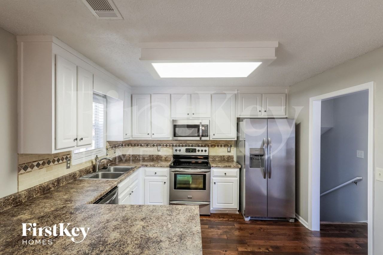 453 Jasmine Dr - Photo 5 of 15