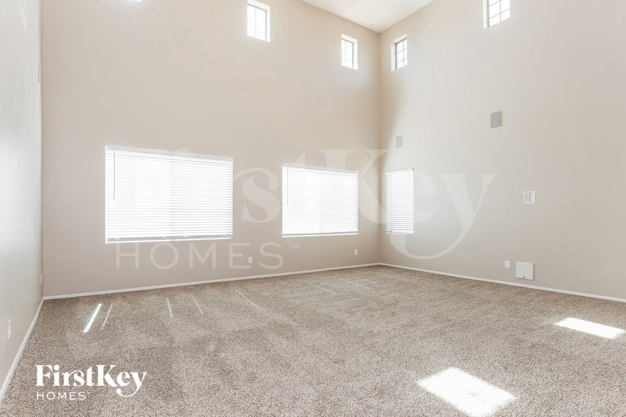 17017 W Magnolia St - Photo 2 of 19