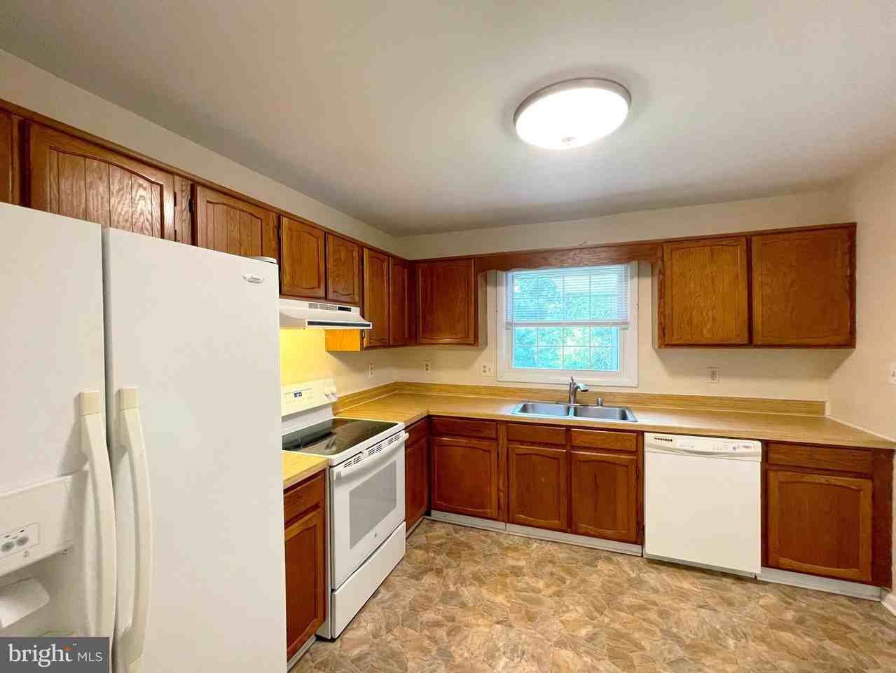 40865 Spring House Ln - Photo 7 of 33