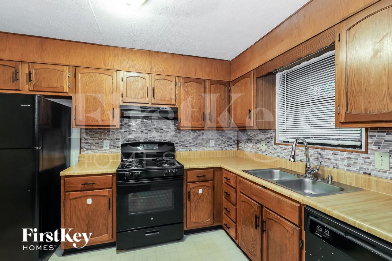 7324 Caribou Trl - Photo 5 of 16