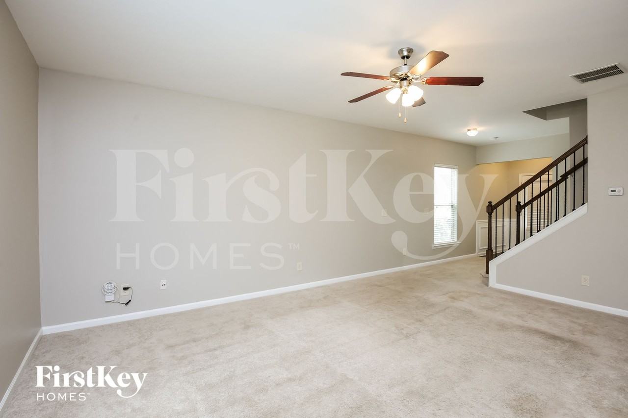 1211 Image Ives Dr - Photo 2 of 15