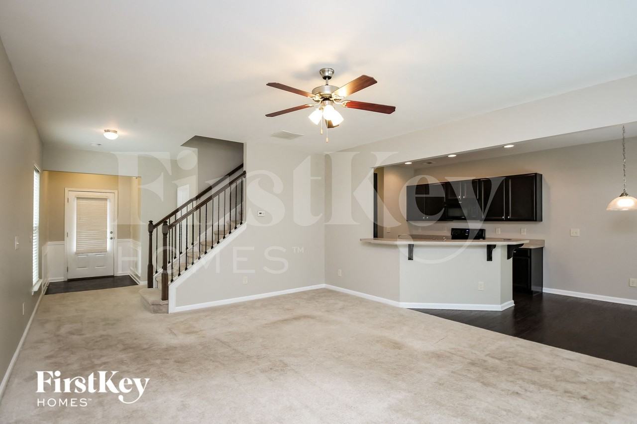 1211 Image Ives Dr - Photo 3 of 15