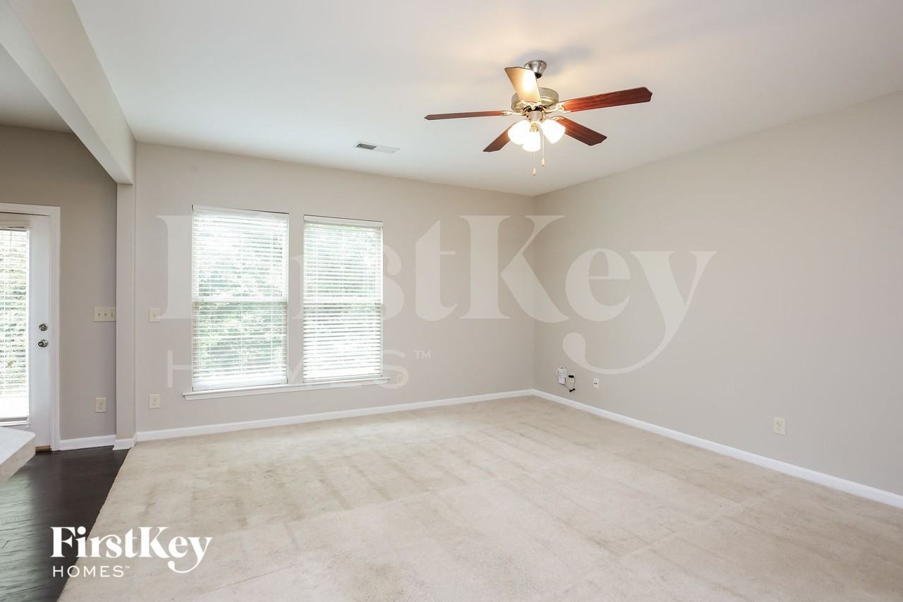 1211 Image Ives Dr - Photo 5 of 15