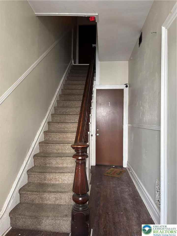 524 W Walnut St ##2 - Photo 2 of 10