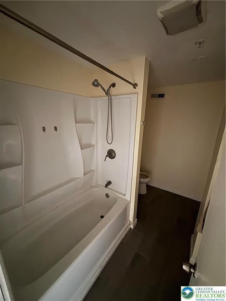 524 W Walnut St ##2 - Photo 6 of 10