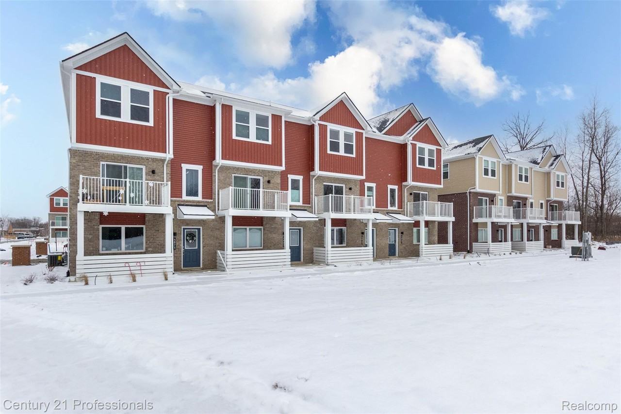 4849 Parkside Ln - Photo 2 of 33