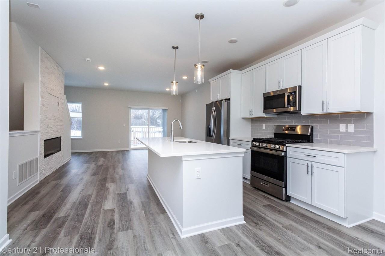 4849 Parkside Ln - Photo 4 of 33