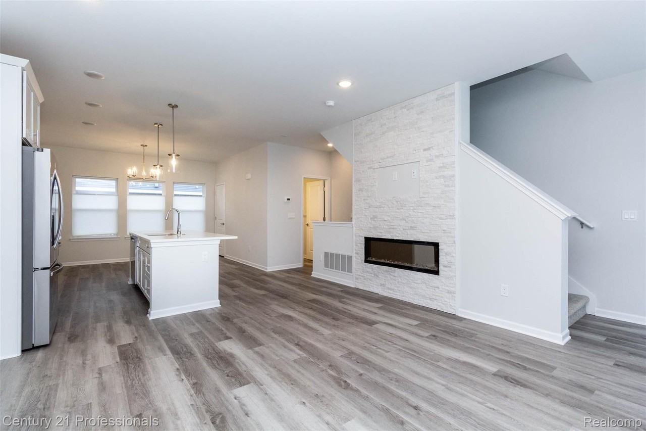 4849 Parkside Ln - Photo 5 of 33