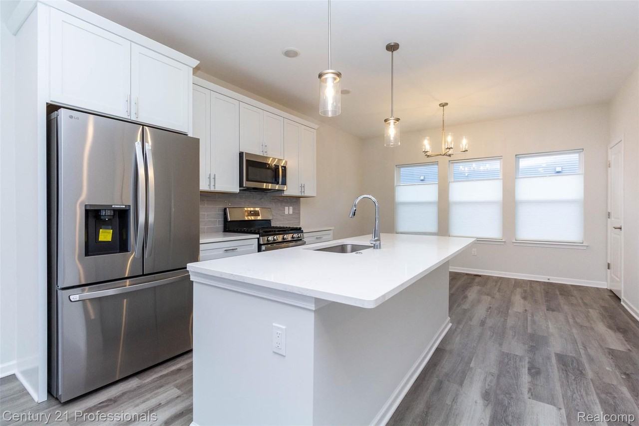 4849 Parkside Ln - Photo 6 of 33