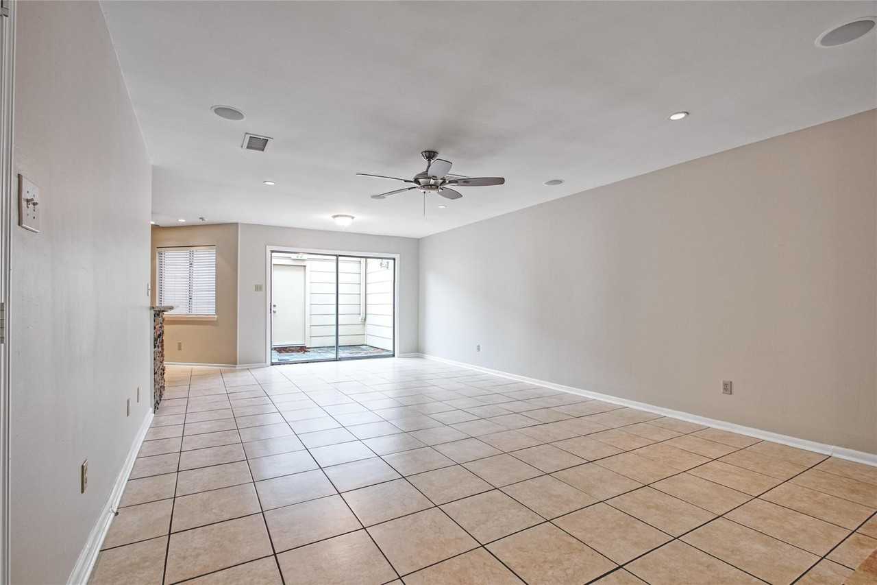 17163 Beaver Springs Dr - Photo 3 of 32