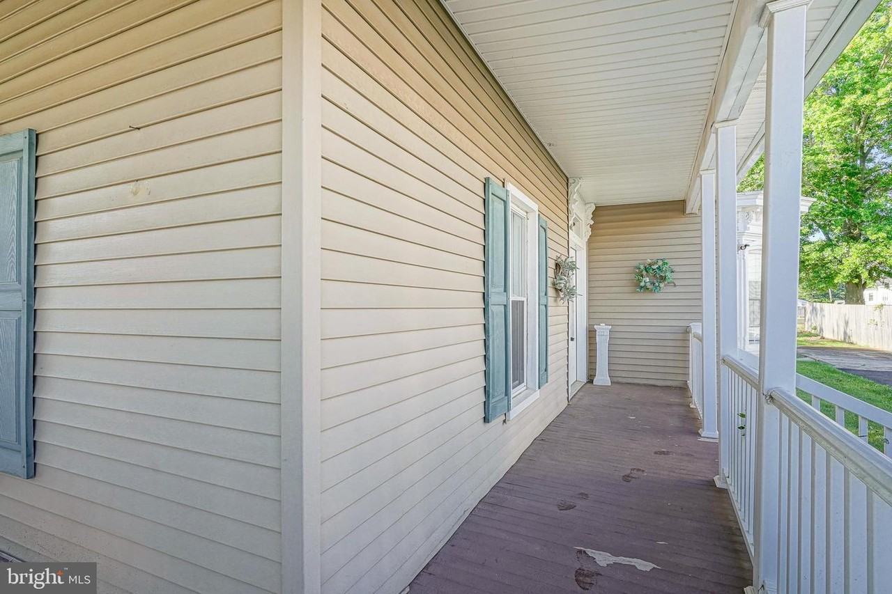 20 Dickinson St - Photo 2 of 34