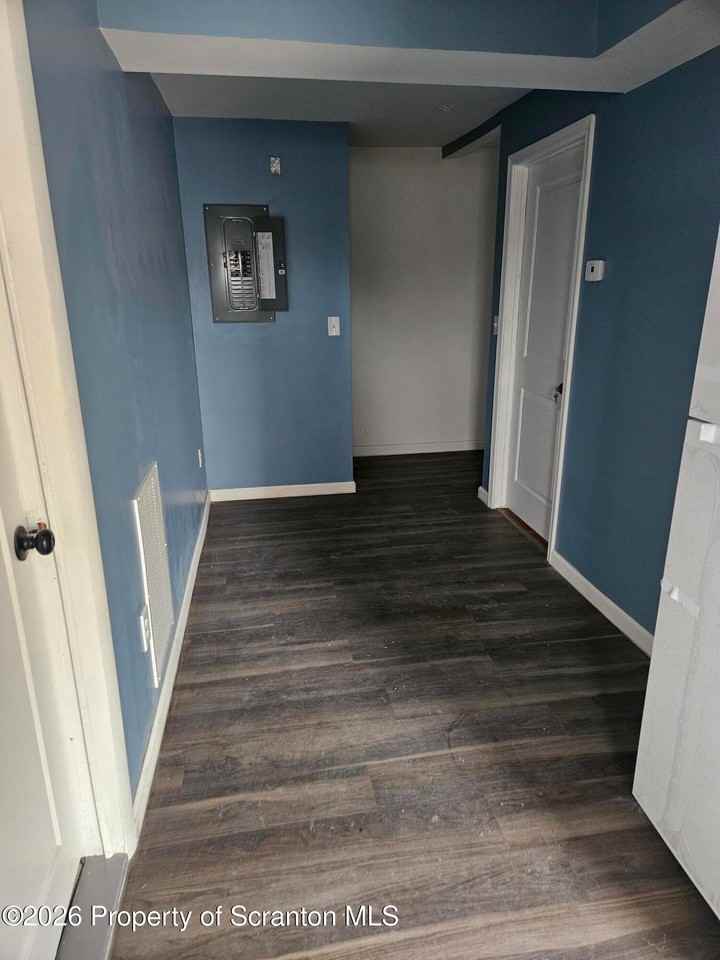 335 Phelps St - Photo 5 of 13