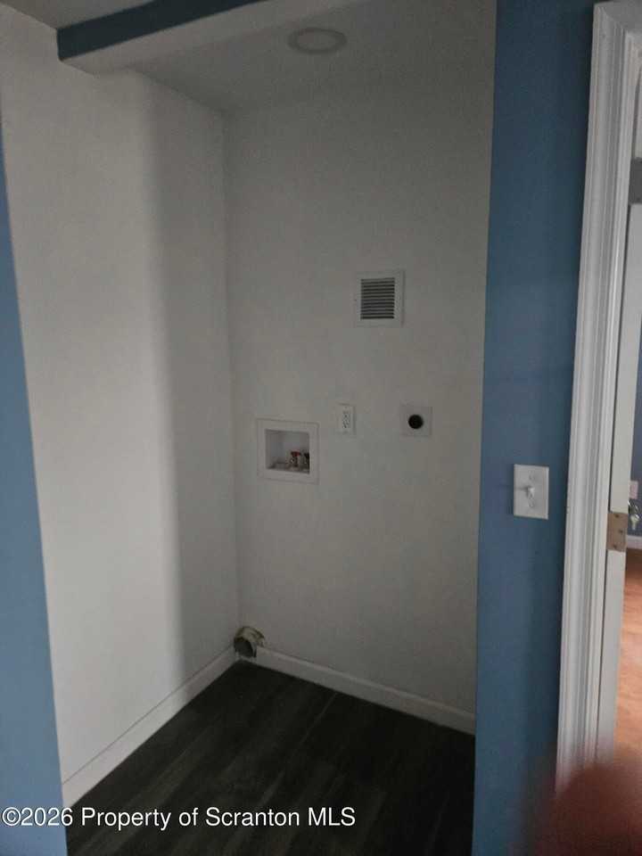 335 Phelps St - Photo 7 of 13