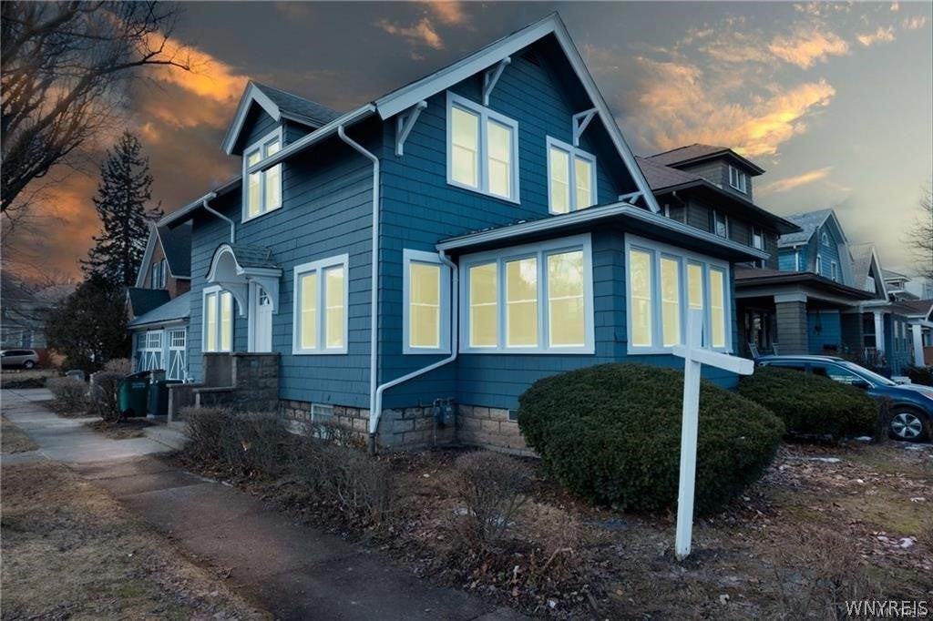 58 Montrose Ave - Photo 5 of 30