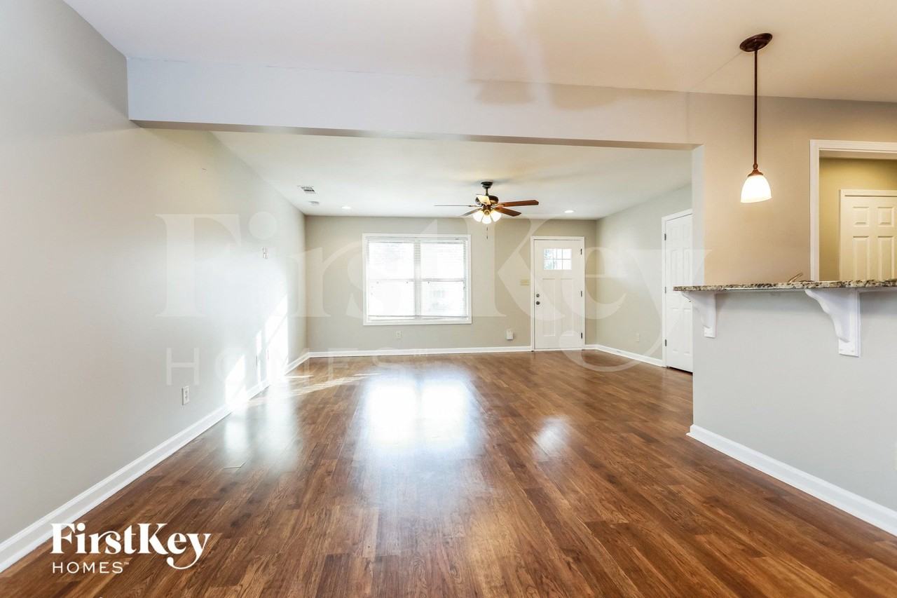 66 Clifton Dr - Photo 4 of 15