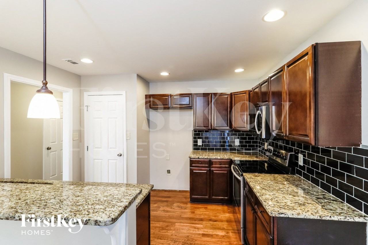 66 Clifton Dr - Photo 5 of 15