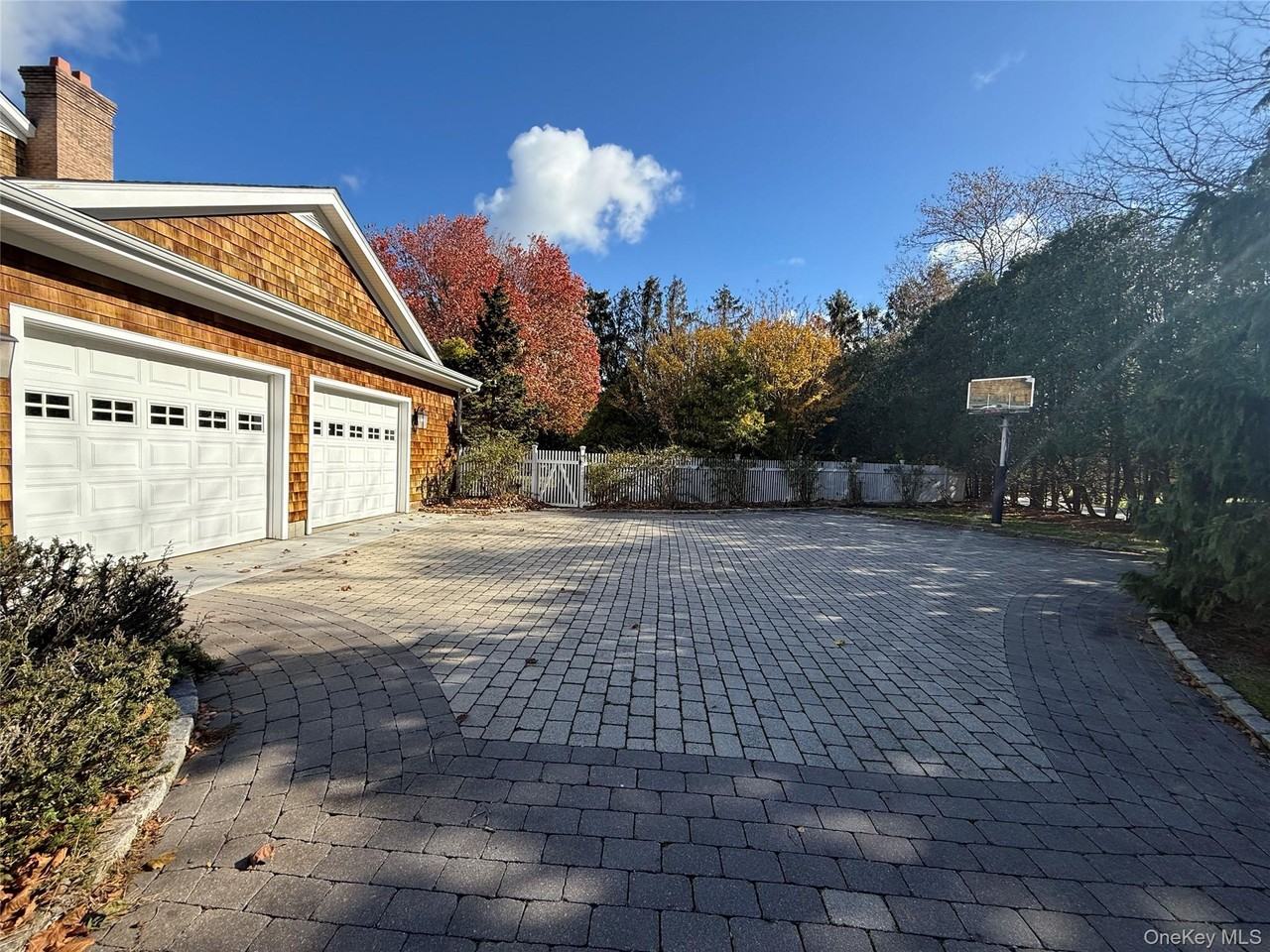 2465 Fairway Dr - Photo 2 of 37