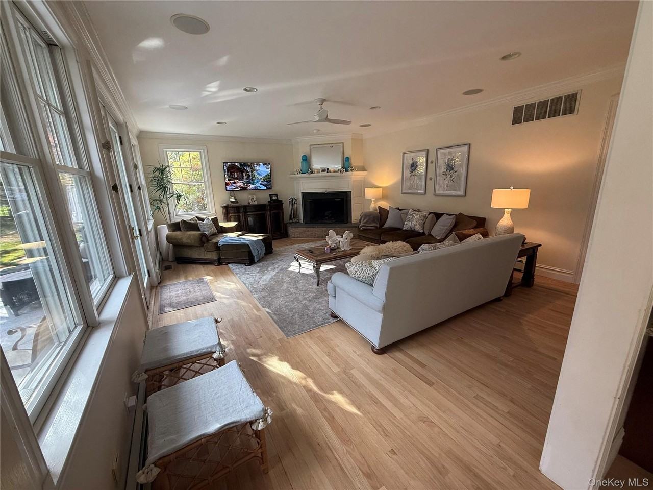 2465 Fairway Dr - Photo 5 of 37