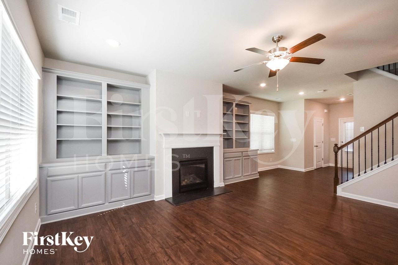 3644 Moon Crest Dr - Photo 2 of 15