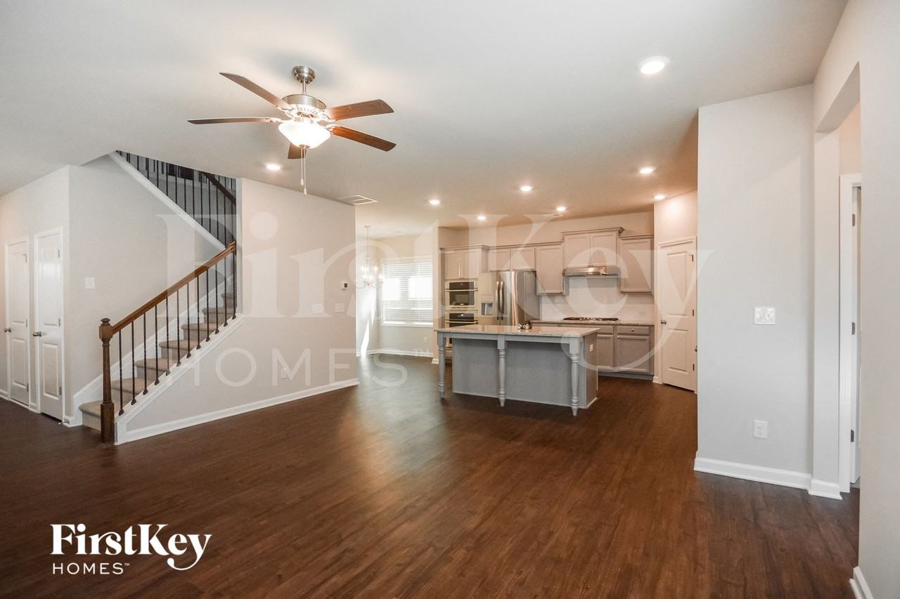 3644 Moon Crest Dr - Photo 3 of 15