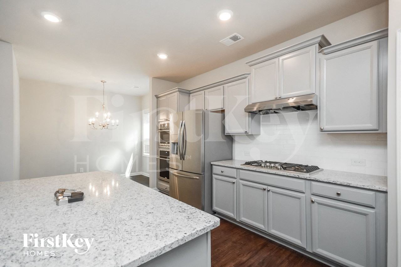 3644 Moon Crest Dr - Photo 5 of 15