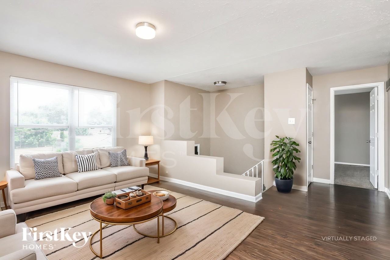 9963 Meadow Ave - Photo 4 of 19