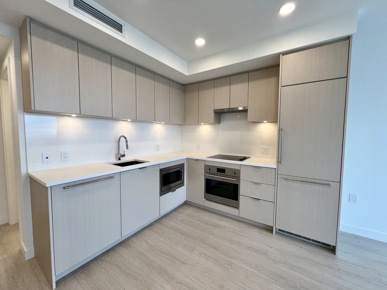 13675 107A Avenue - Photo 3 of 24