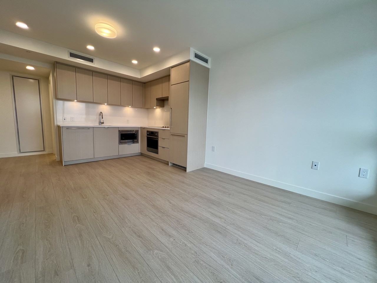 13675 107A Avenue - Photo 4 of 24