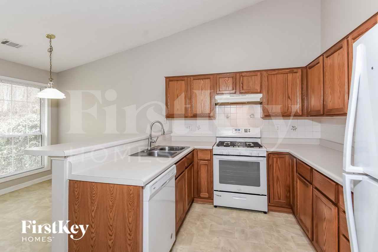 799 Avalon Forest Way - Photo 6 of 19