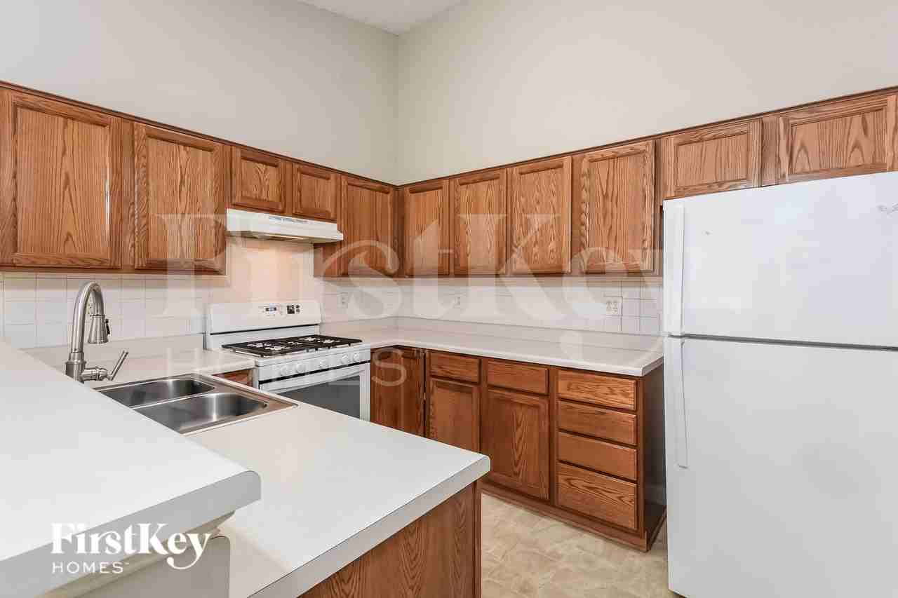 799 Avalon Forest Way - Photo 7 of 19