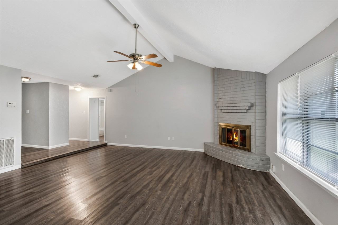 16962 Gleneagle Dr N - Photo 5 of 25