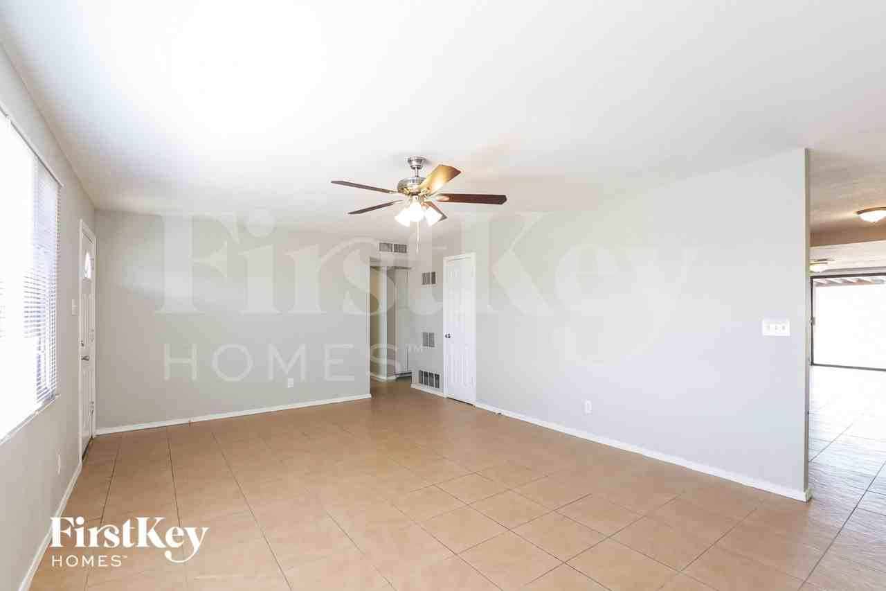 5214 S 44th Pl - Photo 3 of 18