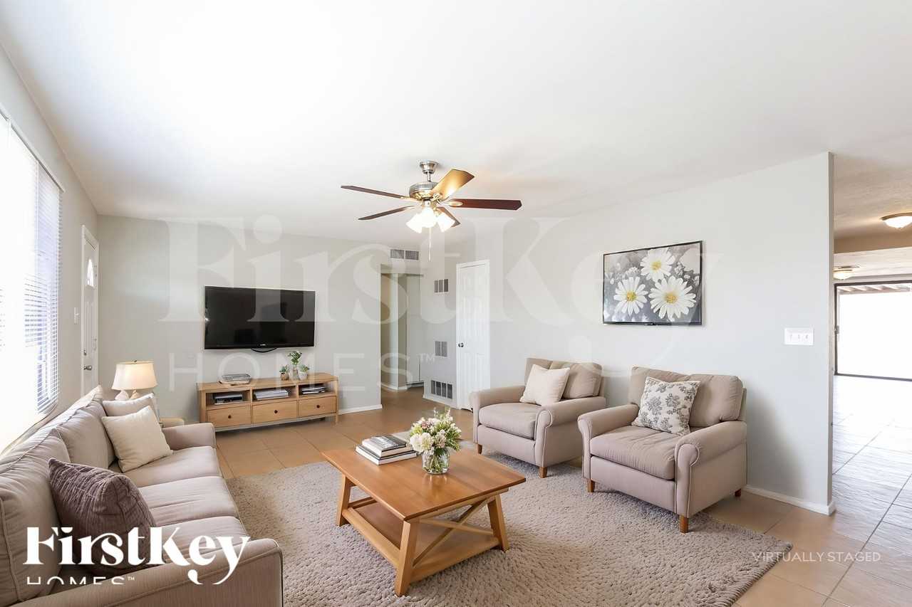 5214 S 44th Pl - Photo 4 of 18