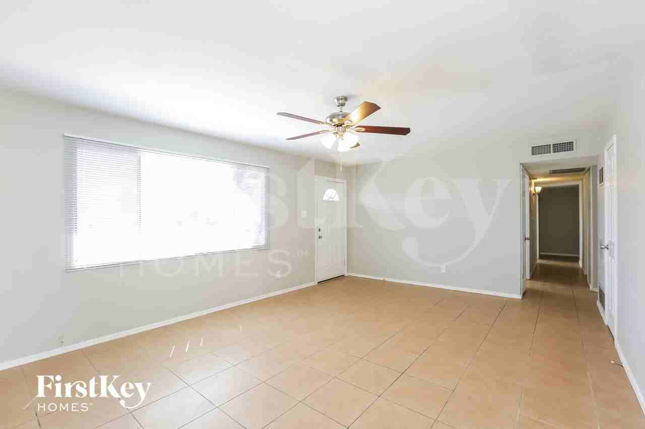 5214 S 44th Pl - Photo 5 of 18