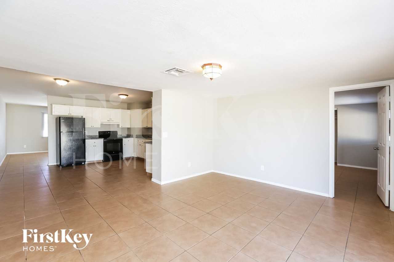 5214 S 44th Pl - Photo 6 of 18