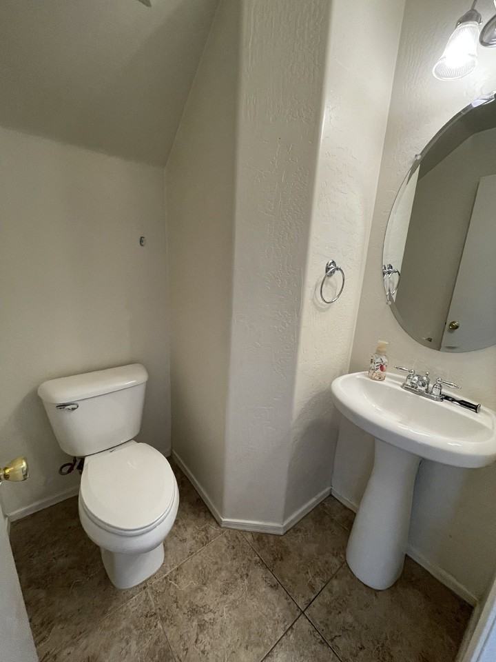 17364 N Marina Ave - Photo 3 of 30