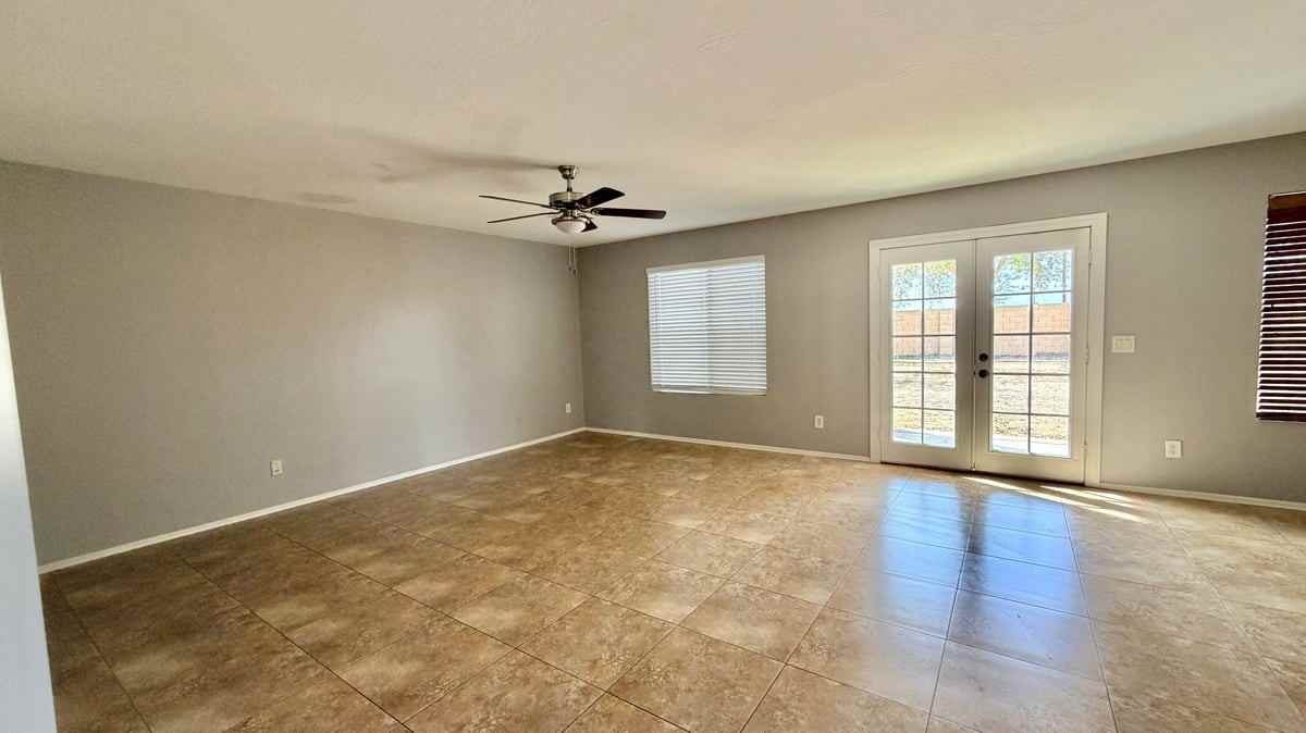 18850 N Toledo Ave - Photo 2 of 38