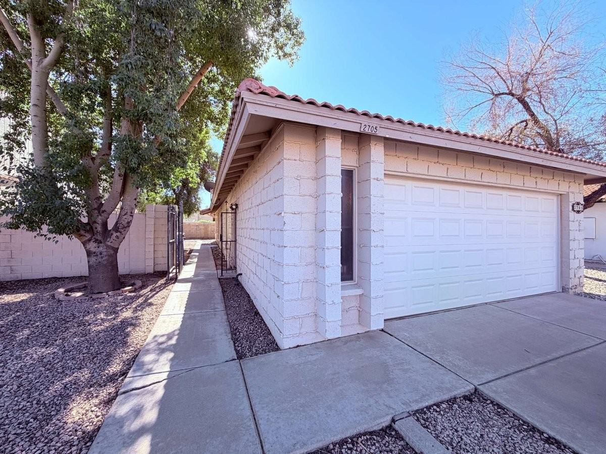 2705 W Estrella Dr - Photo 2 of 26