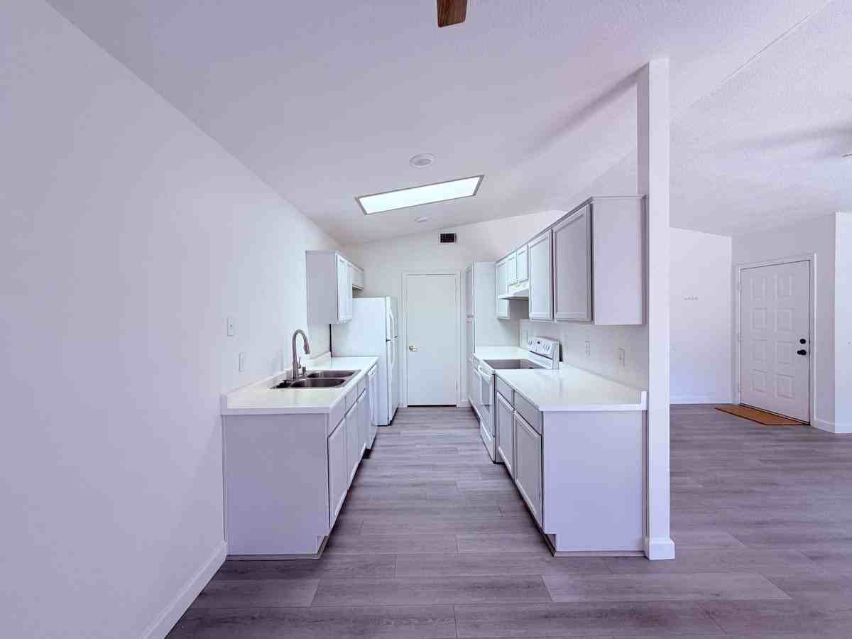 2705 W Estrella Dr - Photo 4 of 26