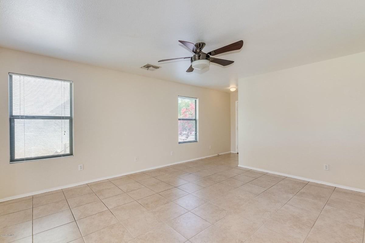 2856 E Augusta Ave - Photo 2 of 6