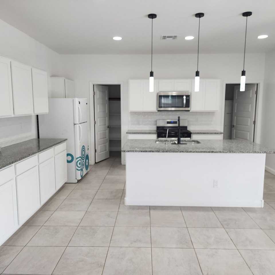 40145 W Hillman Dr - Photo 5 of 18