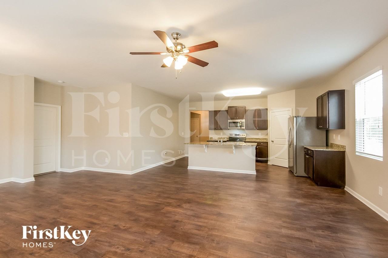 203 Hayes Park Dr - Photo 2 of 15