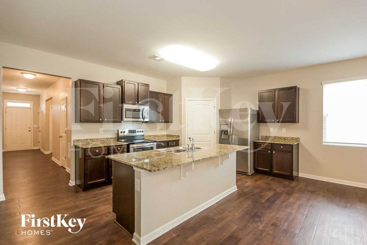 203 Hayes Park Dr - Photo 5 of 15