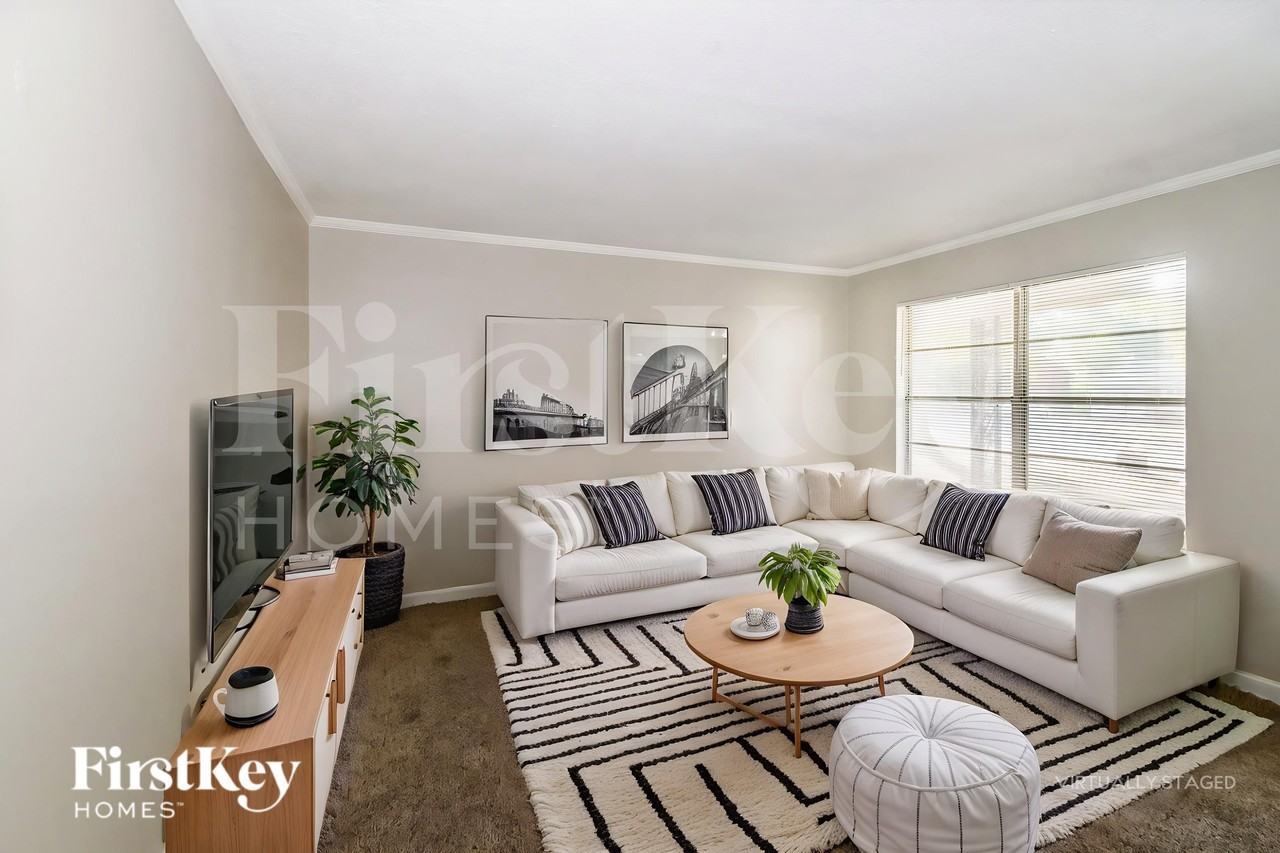 1620 Hester Rd - Photo 4 of 19