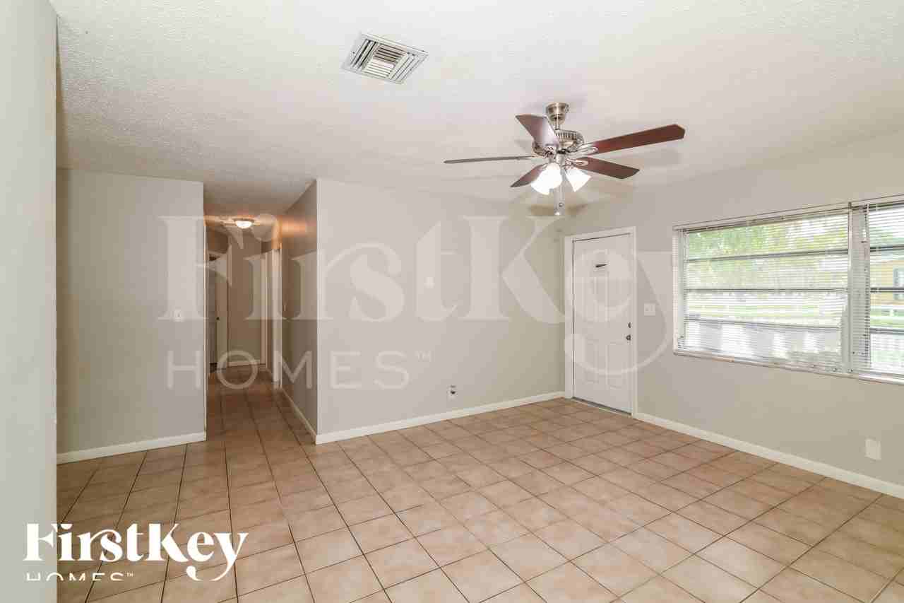 161 Ne 20th St - Photo 3 of 18