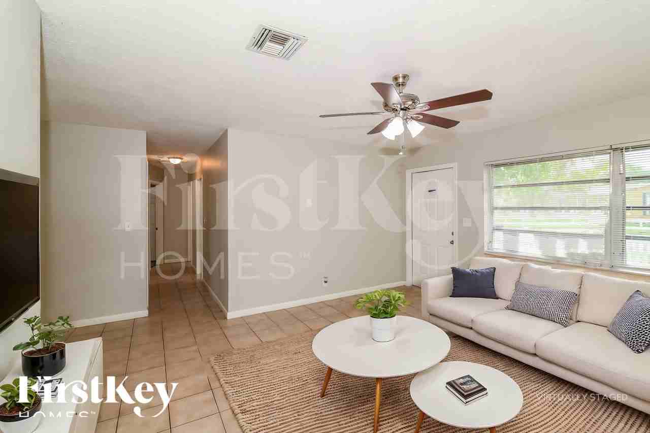 161 Ne 20th St - Photo 4 of 18