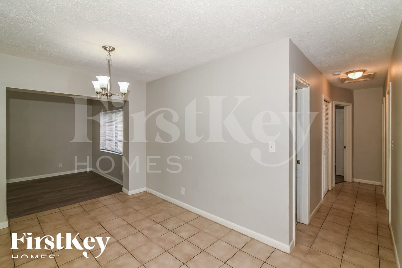 161 Ne 20th St - Photo 5 of 18