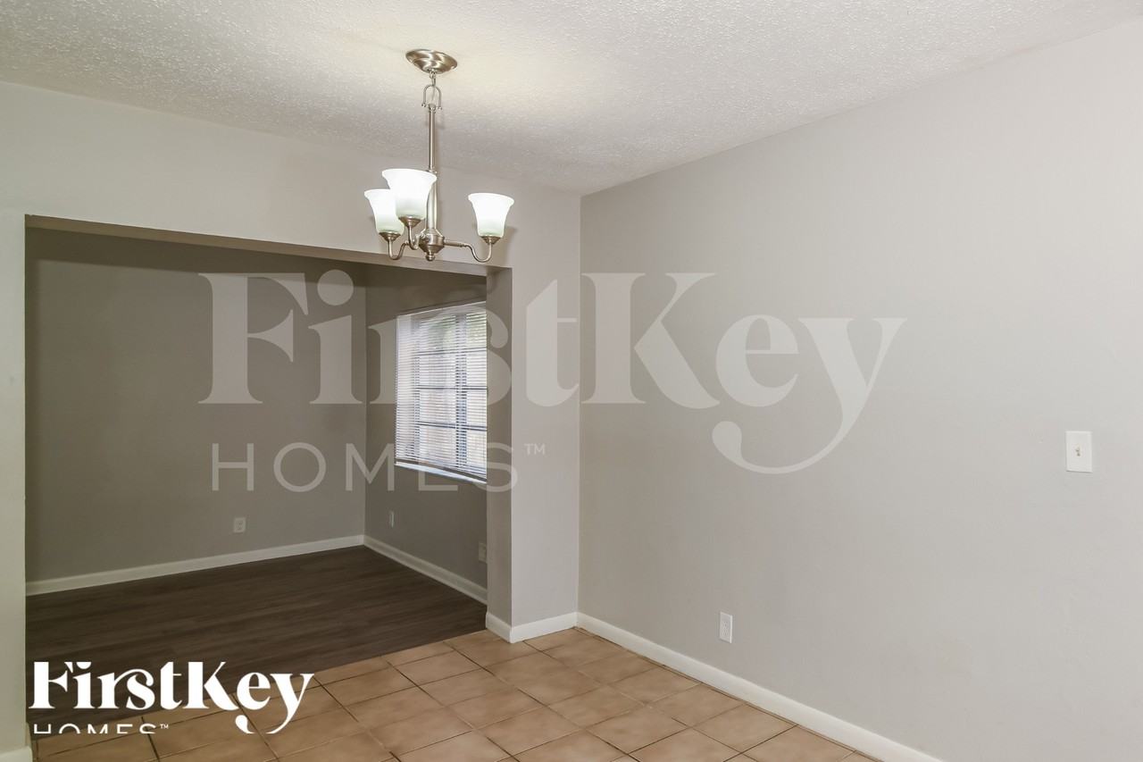 161 Ne 20th St - Photo 6 of 18