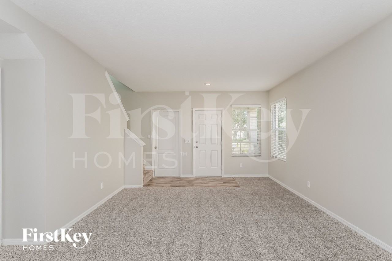 1044 Lake Shore Ranch Dr - Photo 2 of 18